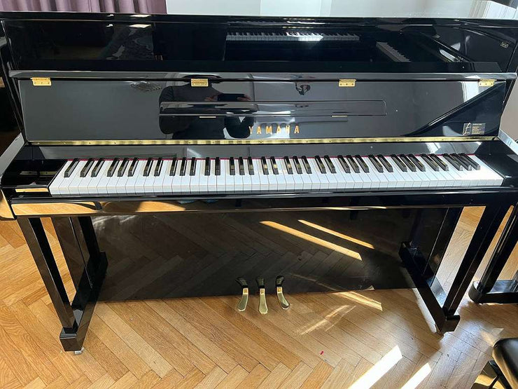 Yamaha LU-201C Klavier